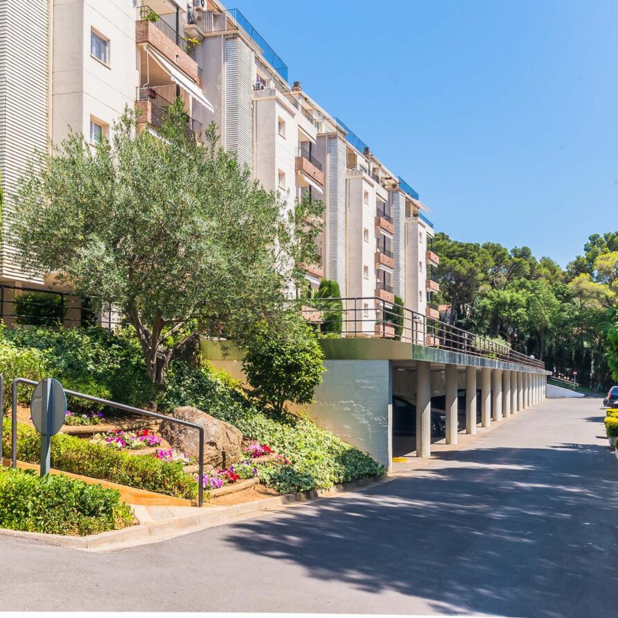 Sol Pins – 4th Floor